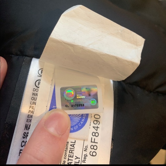 Men’s Canada goose coat - Picture 6 of 11